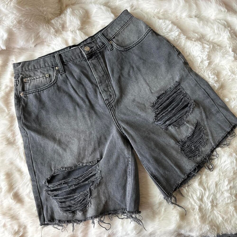 Forever 21 Women's Grey and Black Shorts